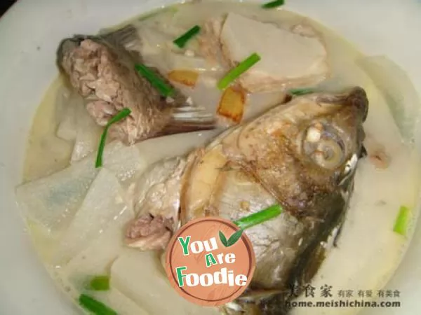 Fish head and radish soup