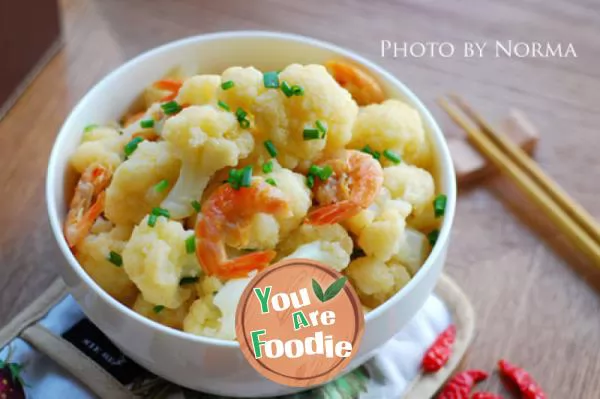 Dried shrimps and cauliflower