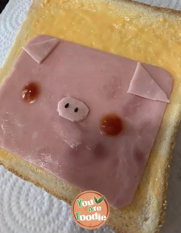 ? Cute little pig ? (toast)