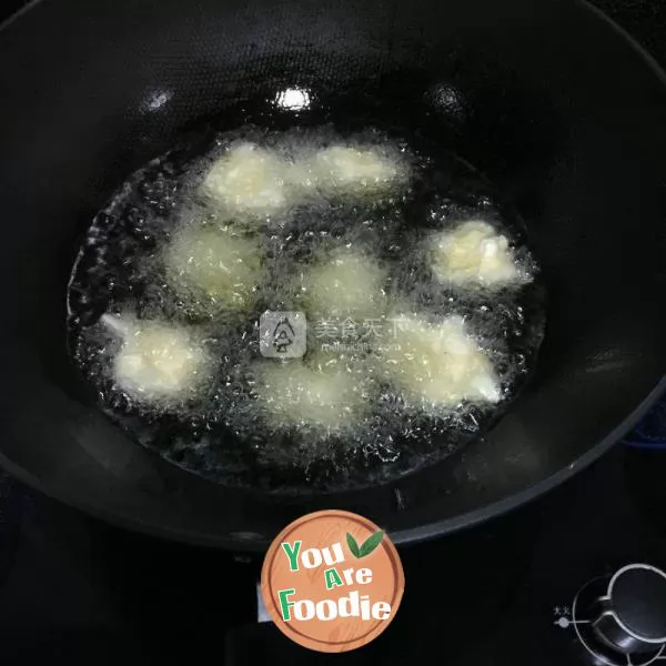 Steamed shrimp balls with cabbage