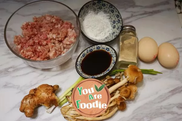 Mushroom soup with pork balls and eggs