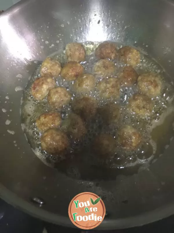 Sauteed Pork Balls with Brown Sauce