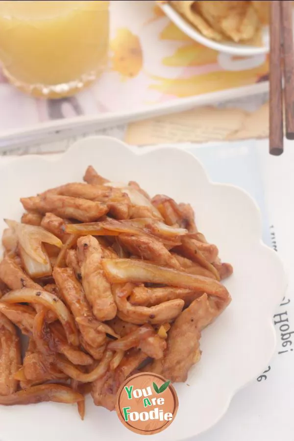 Fried pork with black pepper and onion