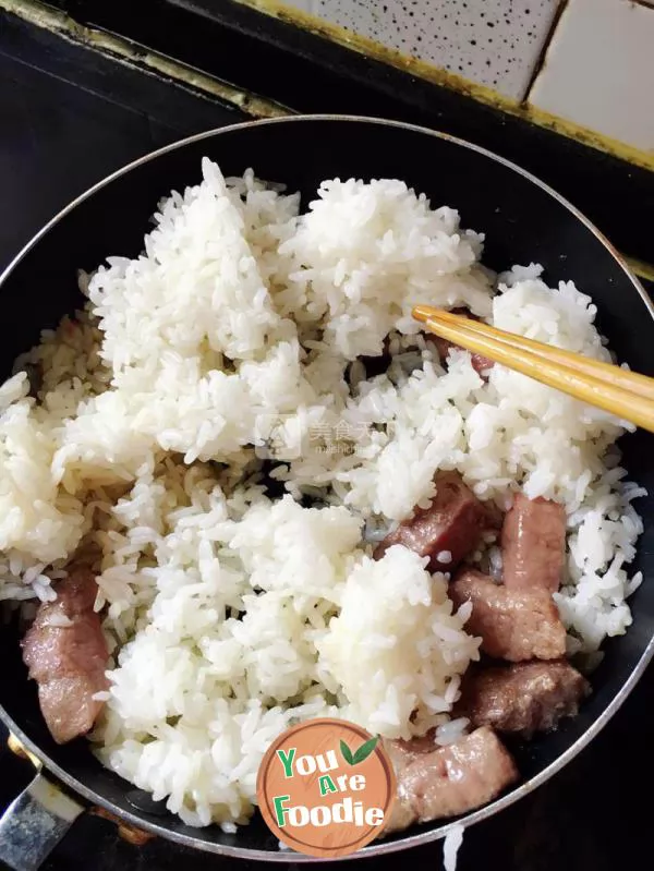 Baked rice with black pepper steak and meat cheese