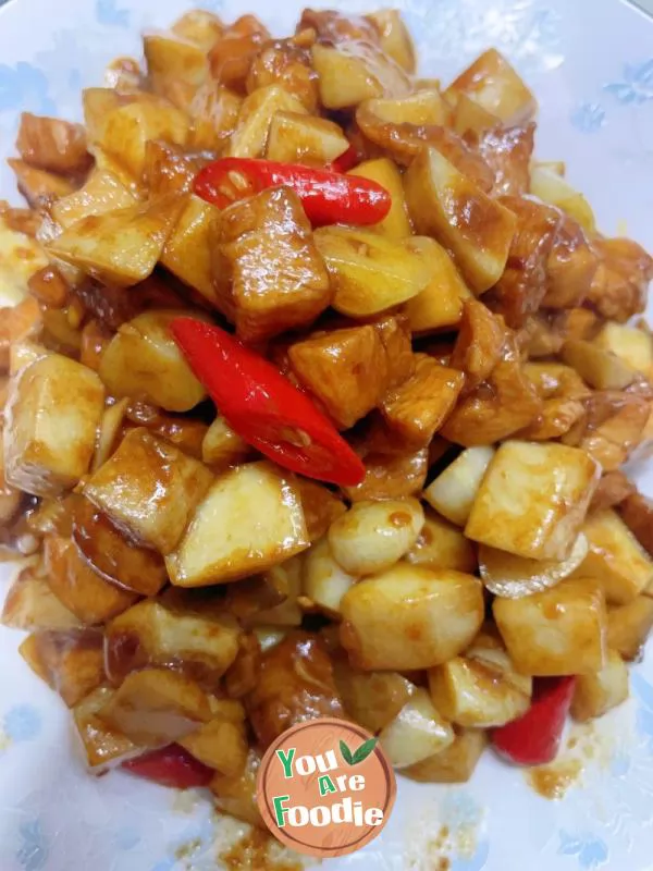 Stir-fried diced chicken with mushroom