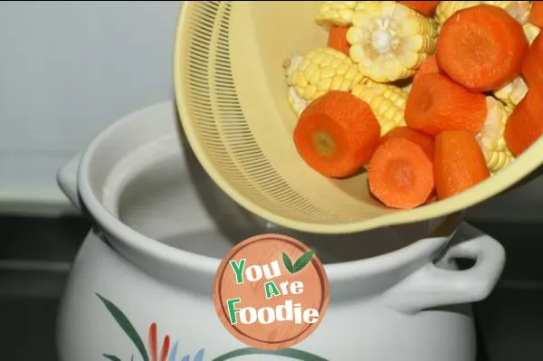 Corn, carrot and pork bone soup