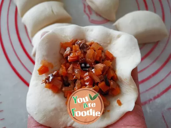 Steamed stuffed buns with three vegetables