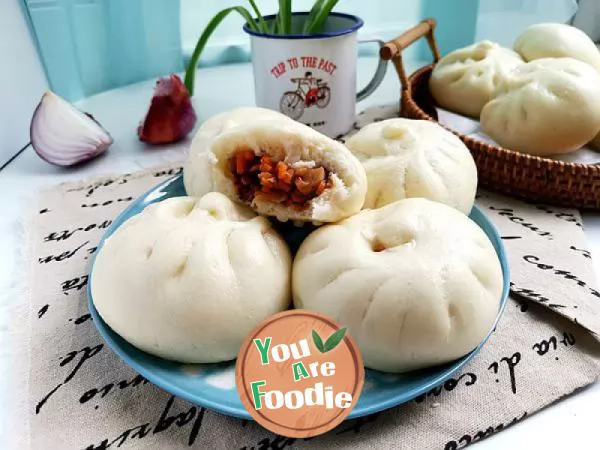 Steamed stuffed buns with three vegetables