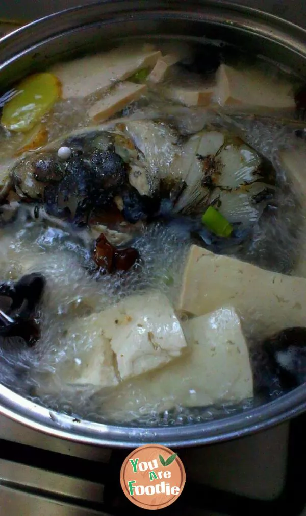 Fish head and tofu soup