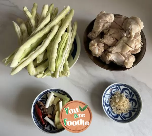 Stewed Wing Roots with White Bean Beans