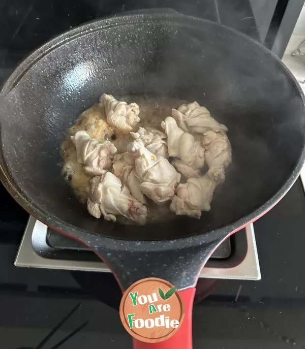 Stewed Wing Roots with White Bean Beans