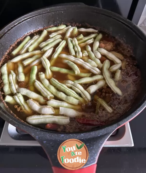 Stewed Wing Roots with White Bean Beans