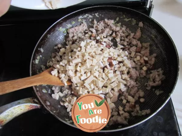 Spaghetti with mushroom sauce