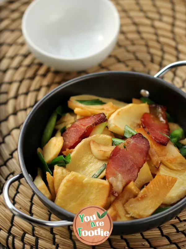 Fried-winter-bamboo-shoots-with-preserved-meat