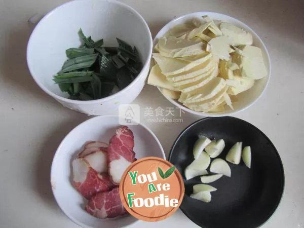 Fried winter bamboo shoots with preserved meat