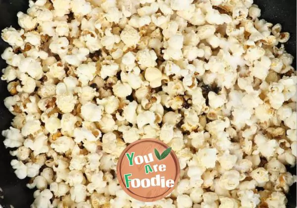 Butter popcorn ~ a must-have food for home theater