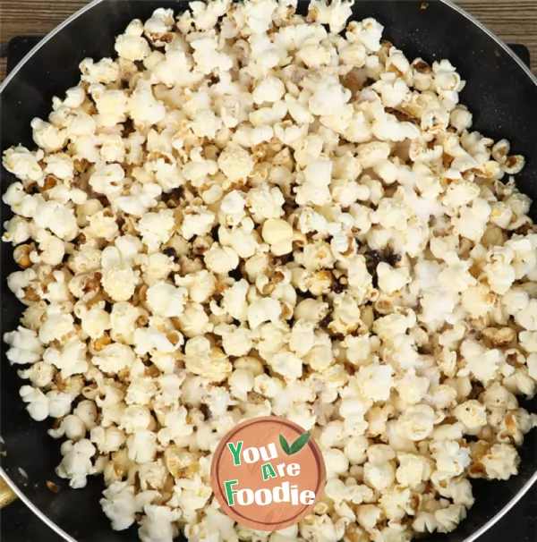 Butter popcorn ~ a must-have food for home theater