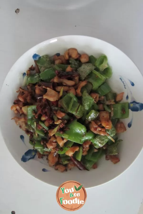 Fried diced chicken with green pepper