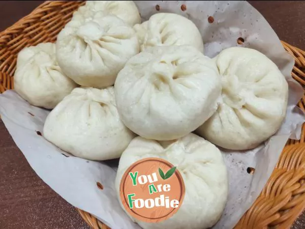 Almond mushroom, three delicacies and whole wheat steamed stuffed bun