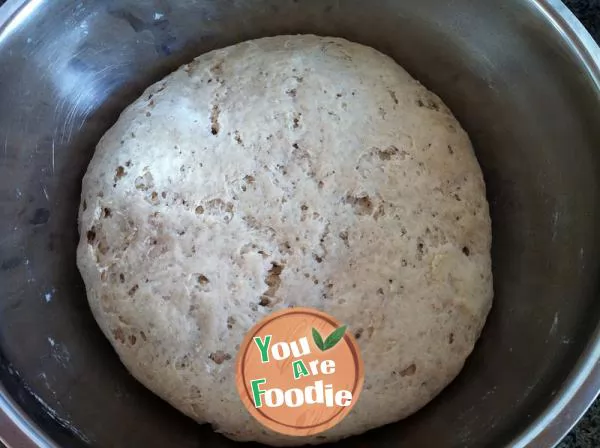 Steamed bread with whole wheat lotus leaf