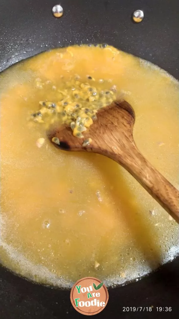 Passion fruit golden beef soup