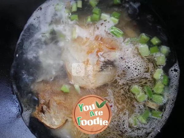 Stewed flat fish ---- two fish in one pot