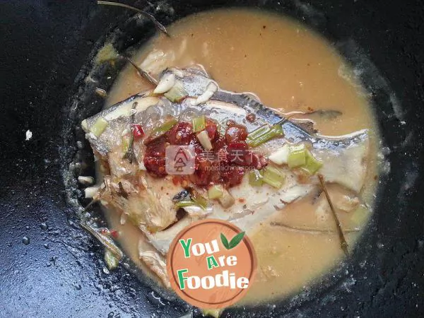 Stewed flat fish ---- two fish in one pot