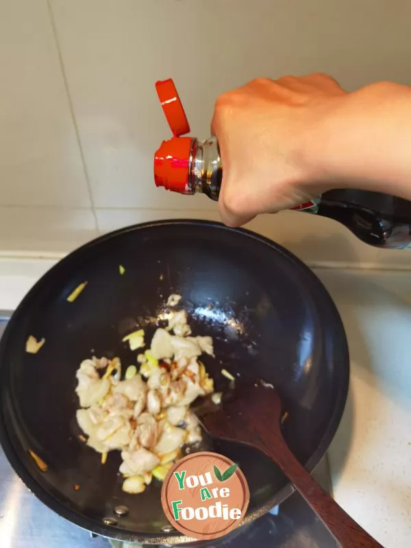 Stewed tofu with cabbage is hot in winter