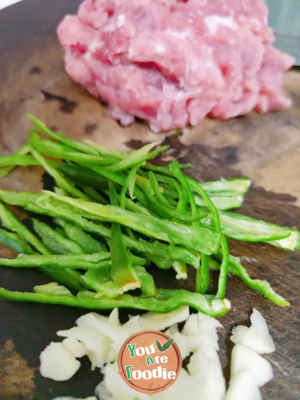 Beef noodle with green pepper