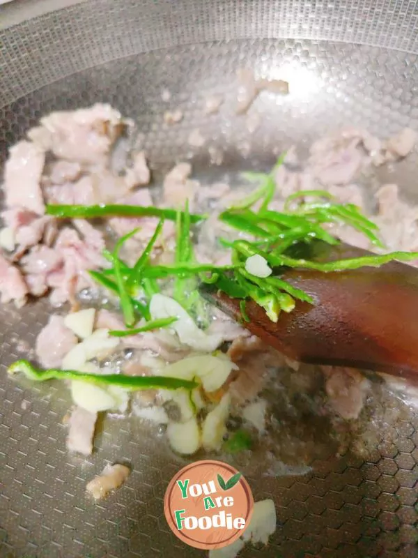 Beef noodle with green pepper