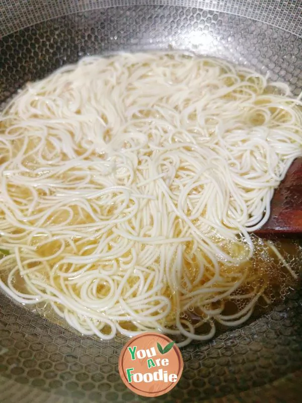 Beef noodle with green pepper