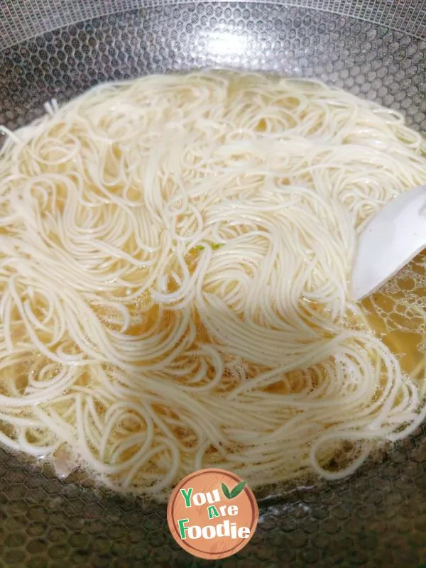 Beef noodle with green pepper
