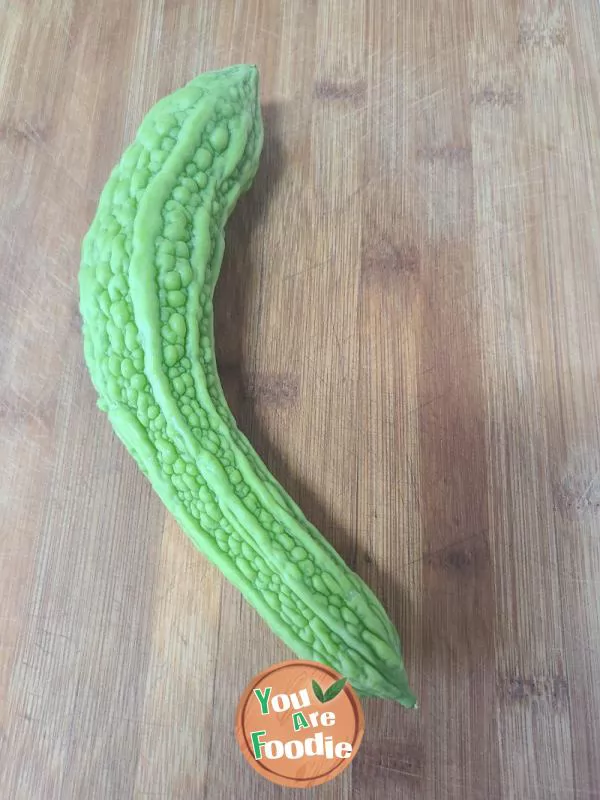 Bitter gourd and onion mixed with sesame seeds