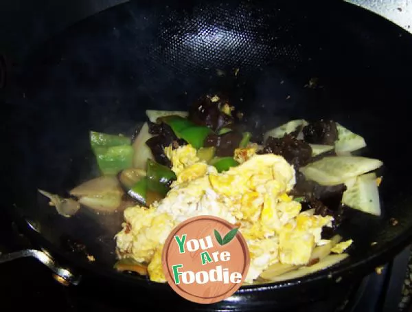Delicious leftover ingredients --- scrambled eggs
