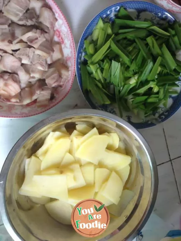 Double cooked pork with potato chips