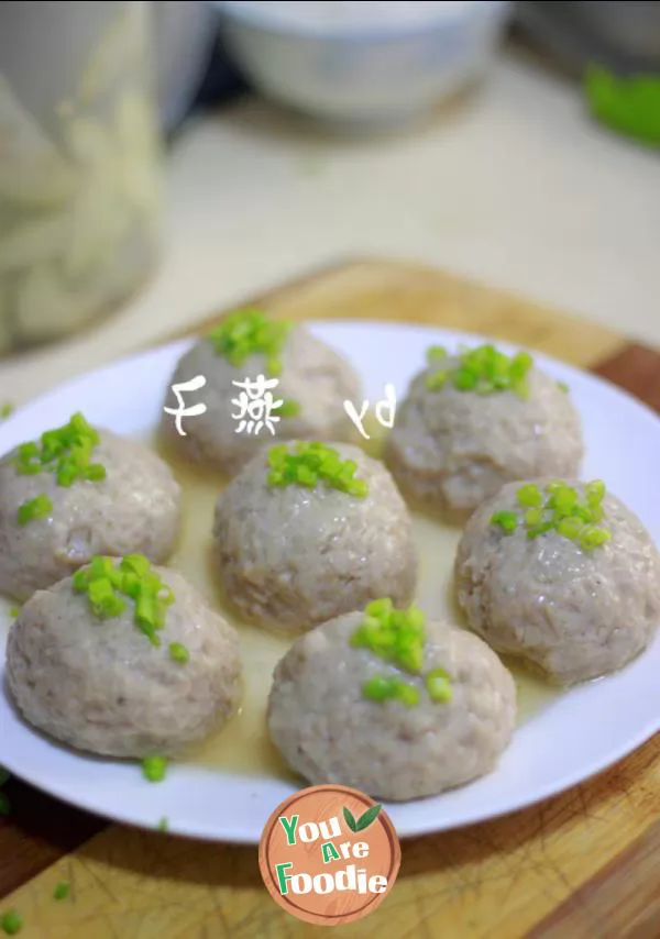 Light and delicious meat dish -- steamed lion head