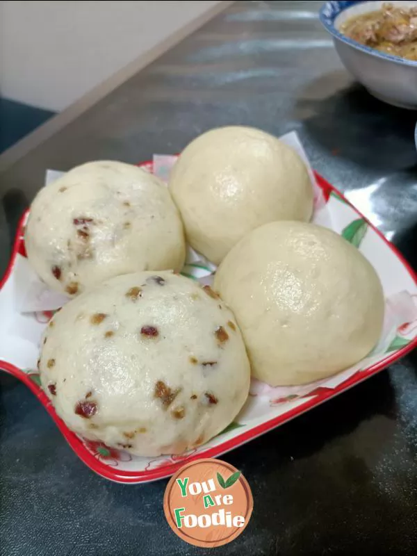 Milk flavored red jujube steamed bun and Bean Bun