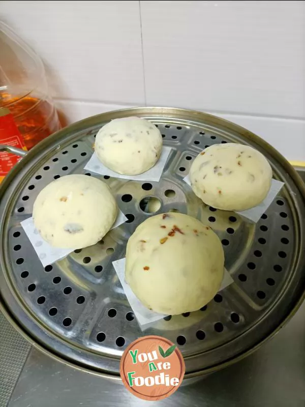 Milk flavored red jujube steamed bun and Bean Bun