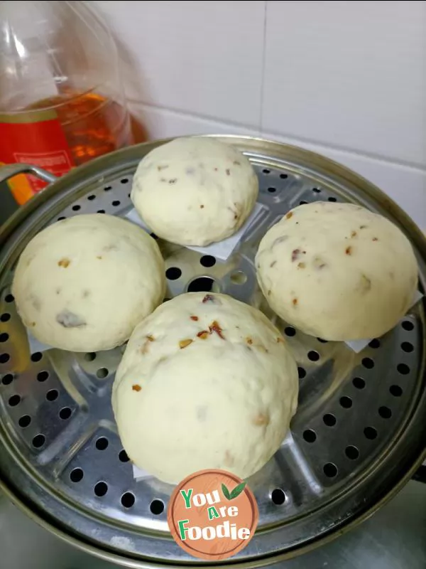 Milk flavored red jujube steamed bun and Bean Bun