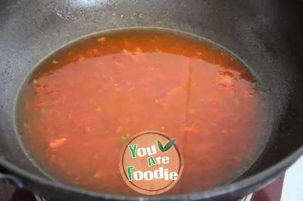 Noodles with shrimp, tomato and egg