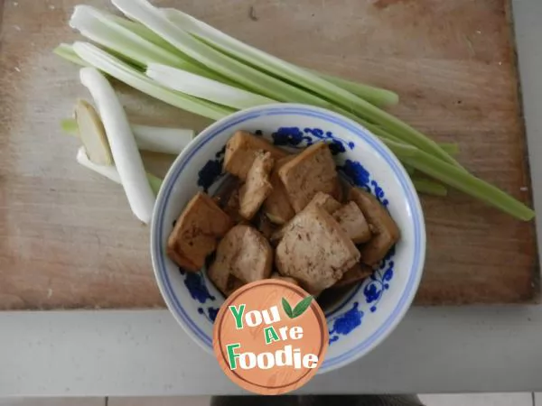 Vegetarian spring festival dish No. 3 - fried celery and tofu