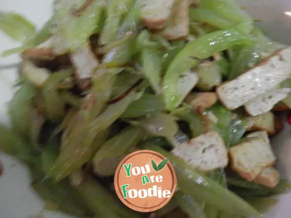 Vegetarian spring festival dish No. 3 - fried celery and tofu