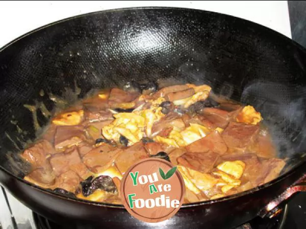 Braised pork blood with sliced meat and agaric