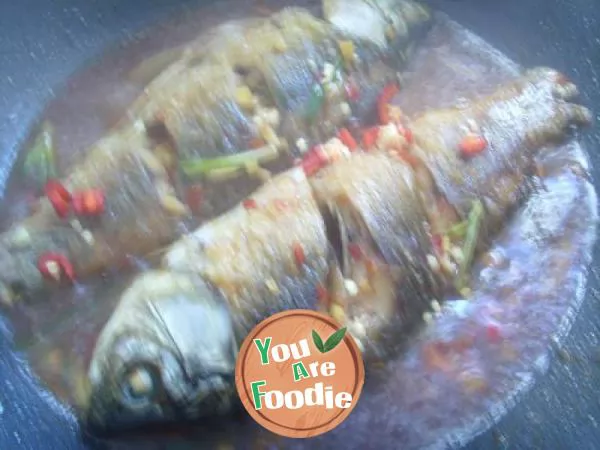 Crucian carp with garlic