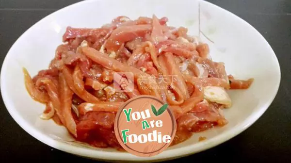 Fried shredded pork with celery and bean skin