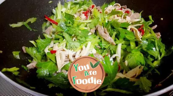 Fried shredded pork with celery and bean skin