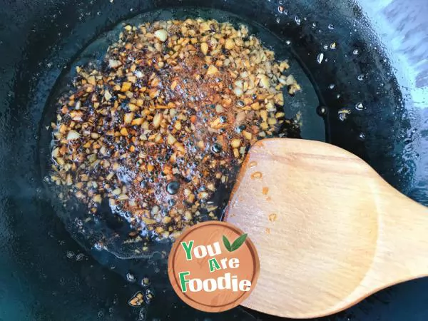 Steamed loofah with minced garlic and vermicelli