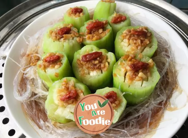 Steamed loofah with minced garlic and vermicelli