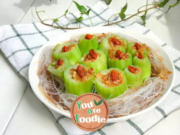 Steamed loofah with minced garlic and vermicelli