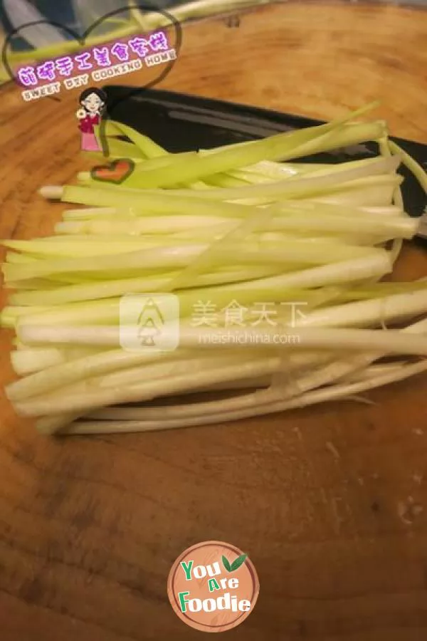 Stir fried shredded pork and chives